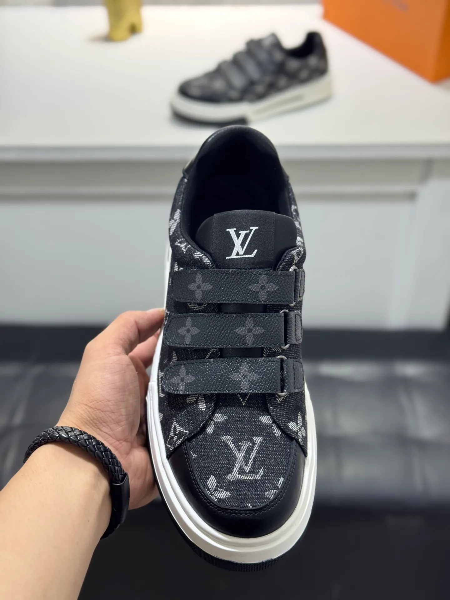 Men's shoes 💰400 [New style] 🌂🌂Top original order - Louis Vuitton®️ Trendy and fashionable yet low-key men's casual shoes, LV special fabric pattern on the upper, comfortable and breathable, sheepskin lining, original rubber outsole, 3 colors available ~ a must-have for sportsmen. Size: 38-44 (45 customized